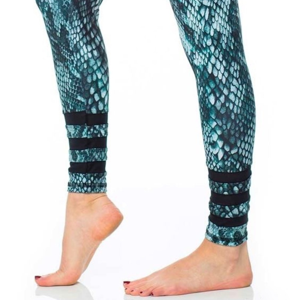 Strut-This Stella Ankle Legging - Python - NWT
